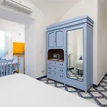 Elisa 4*